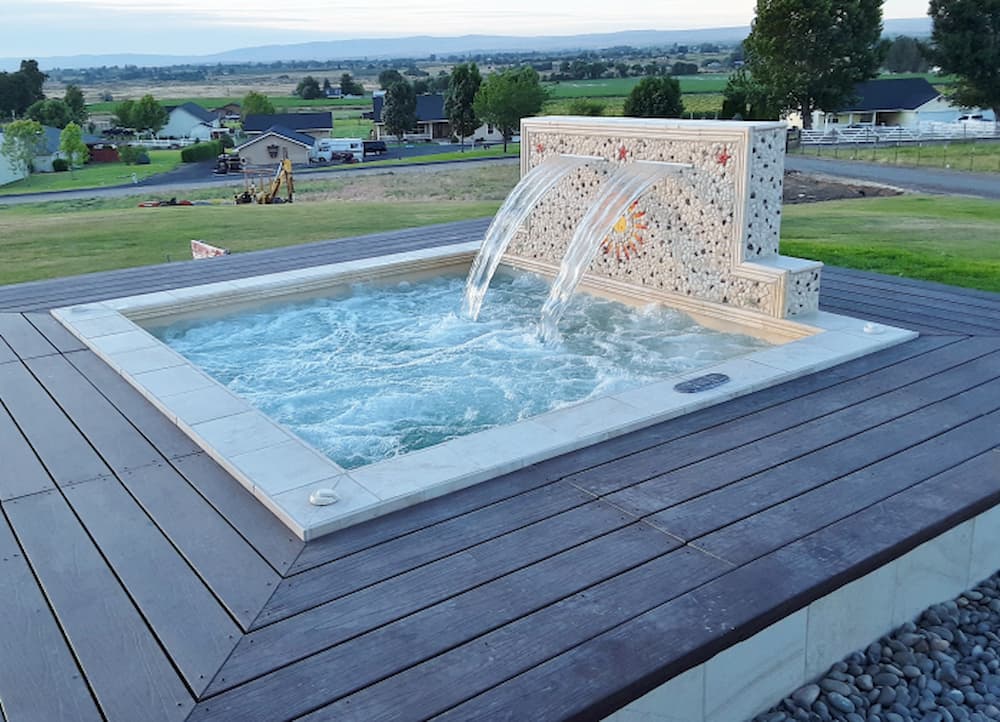 fountain features in a hot tub